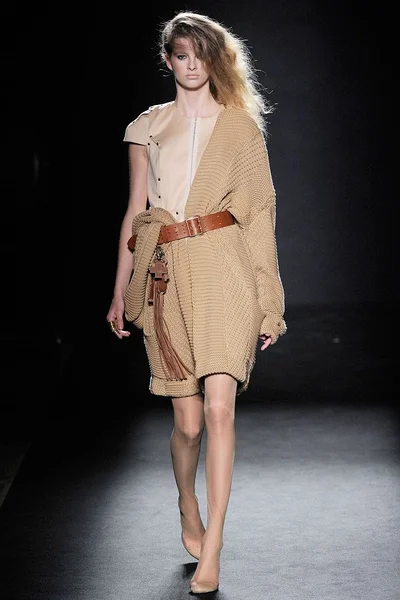 Look 19
